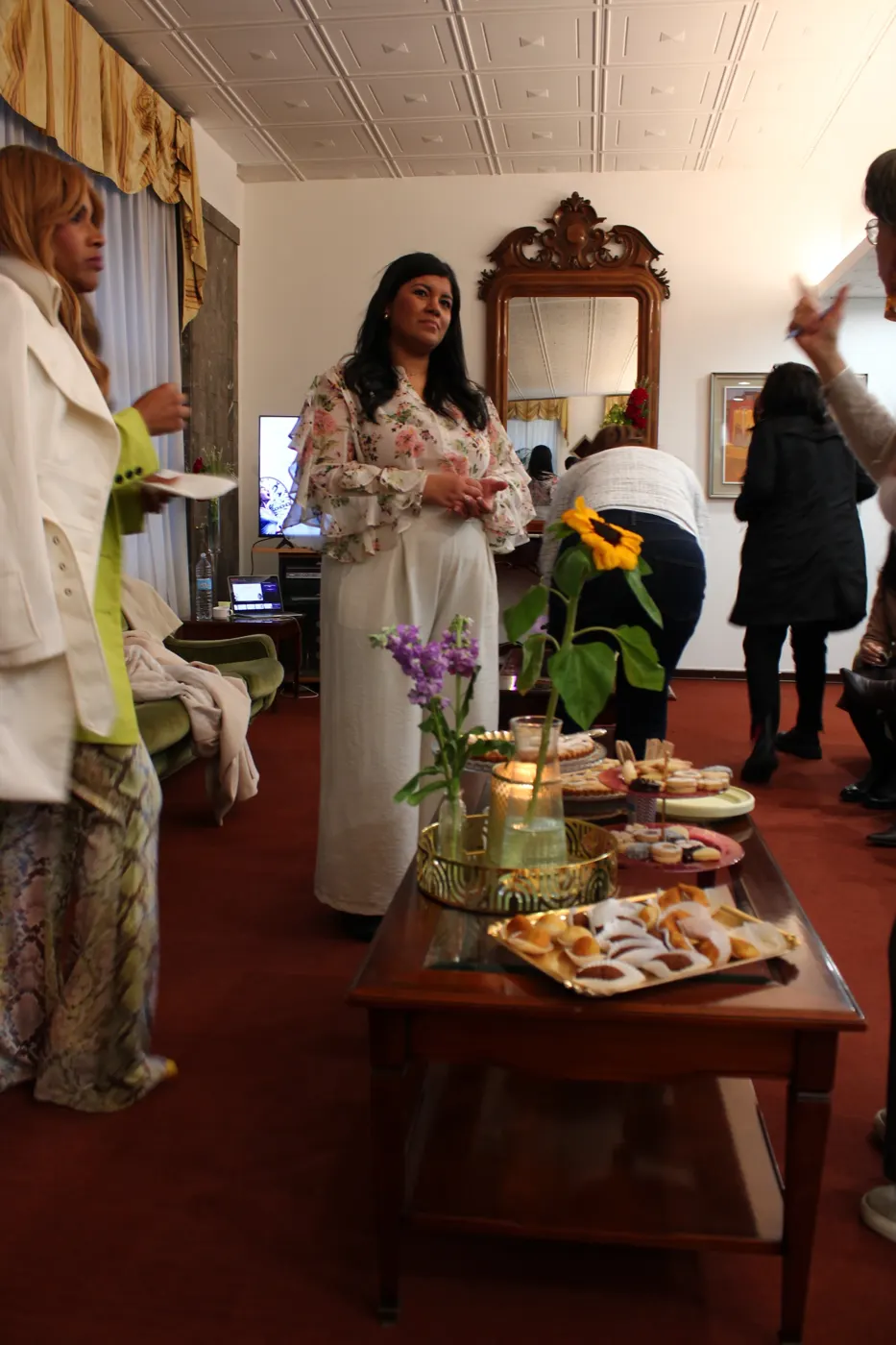 Suzelle Pimentel in dialogo con una partecipante